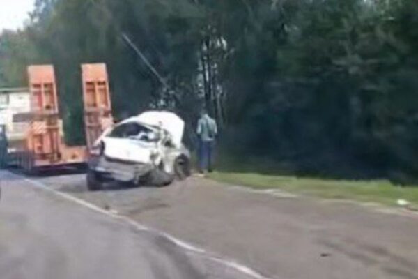 Два авто смяло в жутком ДТП под Брянском