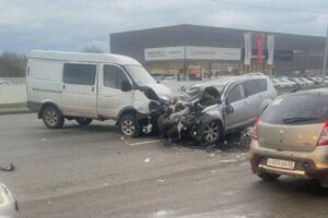 Горожане сообщили о жестком ДТП на Флотской в Брянске